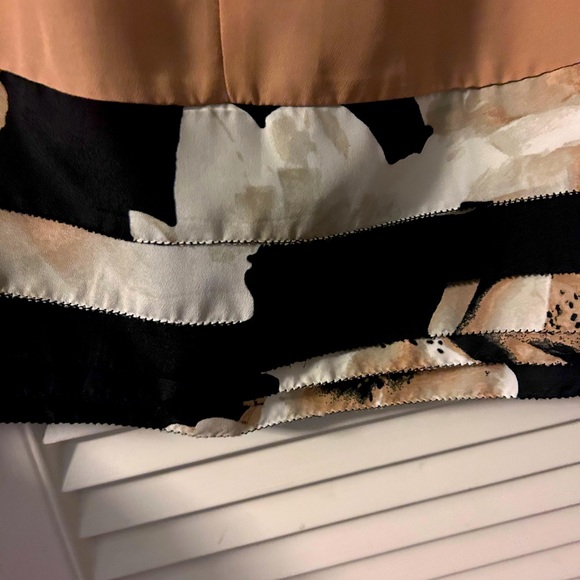 New York & Company sleeveless blouse. Size Medium. - Picture 2 of 4